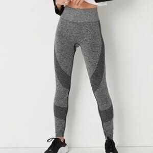⭐ 3/$15 PINK Victoria's Secret Seamless Grey Leggings XS